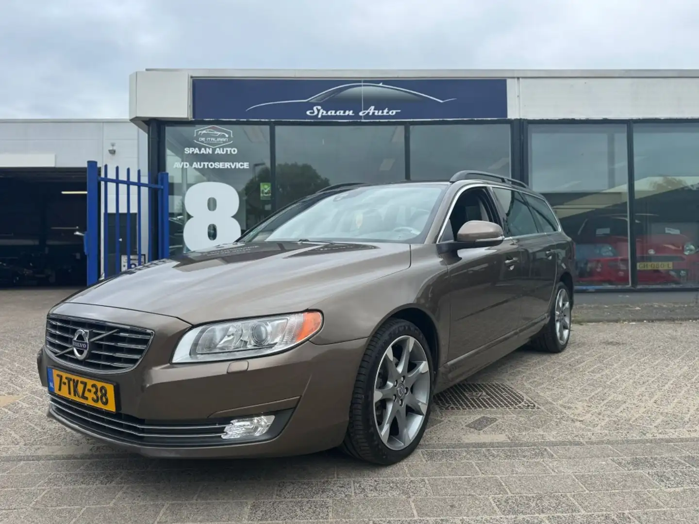 Volvo V70 1.6 T4 Nordic+ Leer l Automaat l Xenon Brun - 1