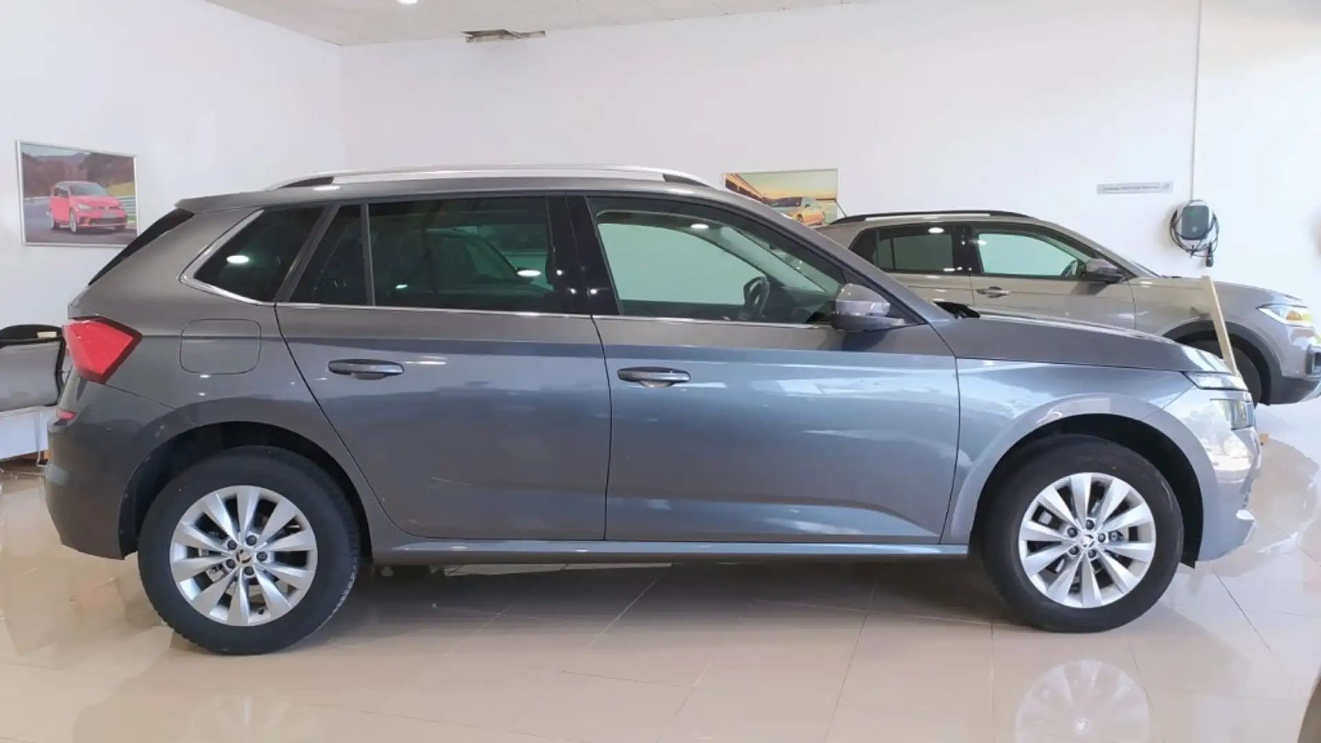 Skoda Kamiq 1.0 TSI Emotion 81kW Gris - 2