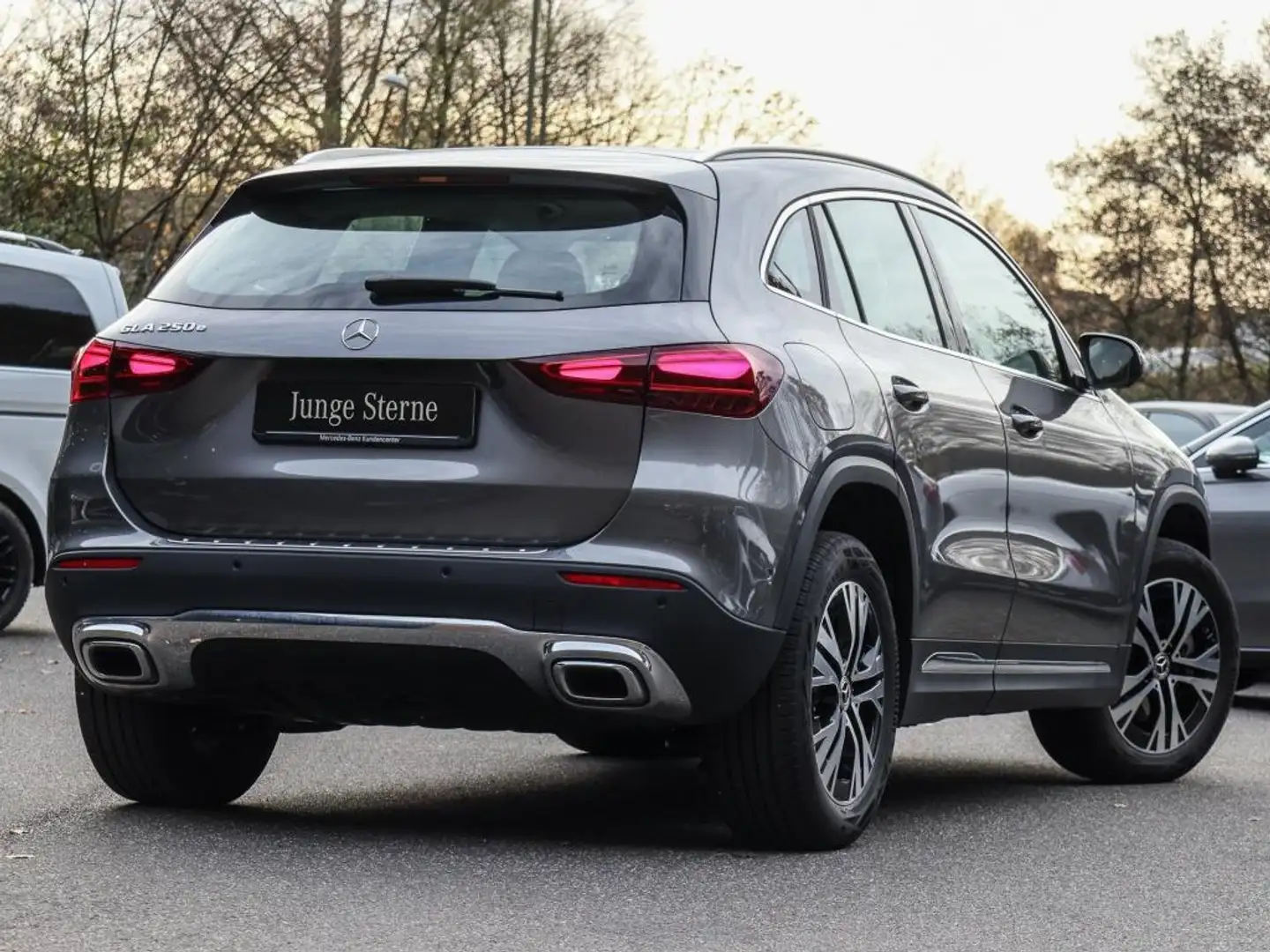 Mercedes-Benz GLA 250 e Progressive/MBeam/360/Totw/EasyP/18" Grijs - 2