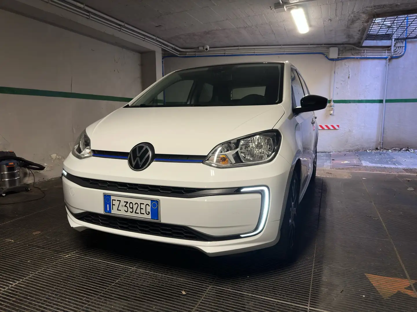 Volkswagen e-up! e-up! 5p IVA INCLUSA / 240 km autonomia Bílá - 1