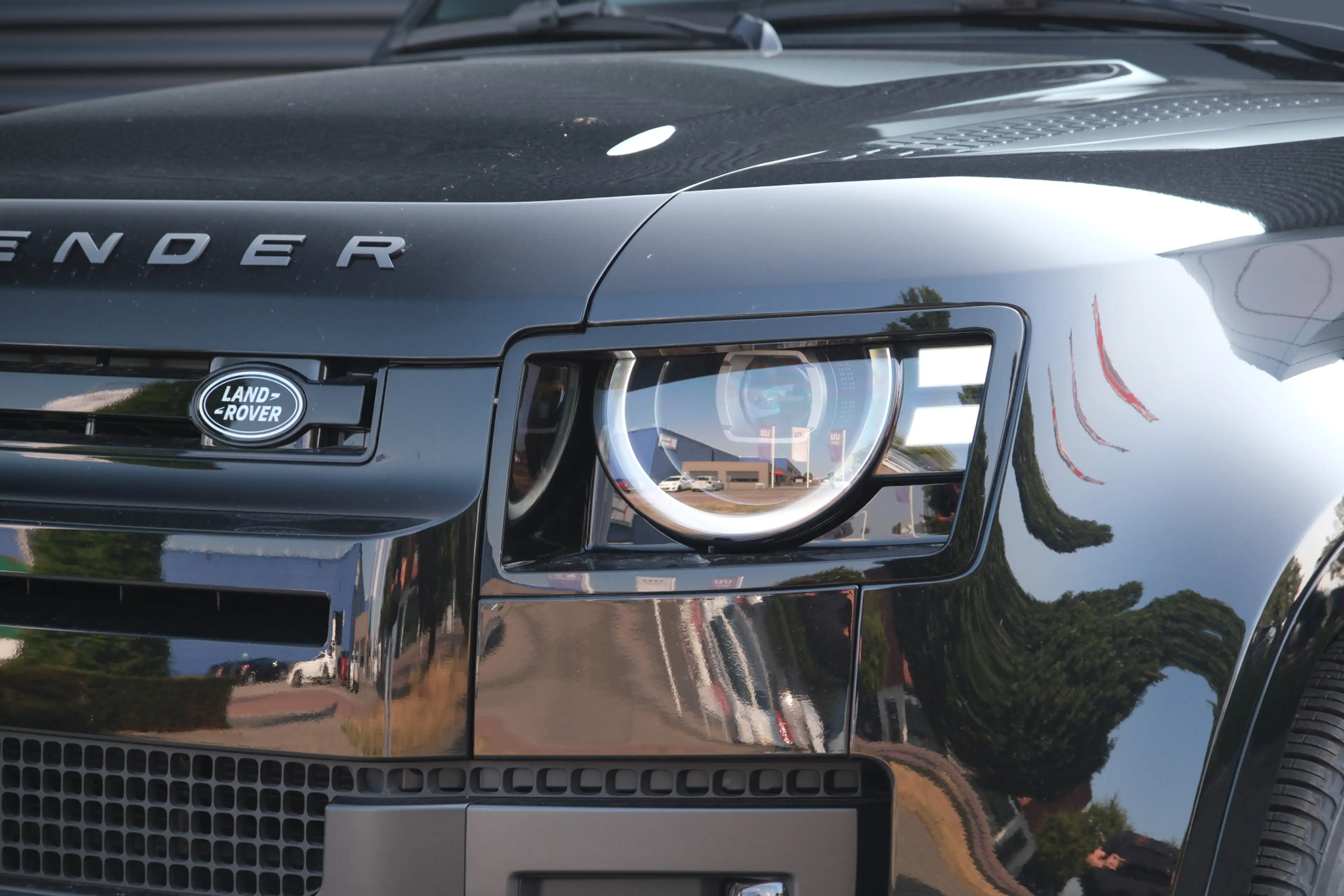 Land Rover Defender 110 2.0 P300e 110 X-Dynamic SE | NP € 115.567,- | — photo 8
