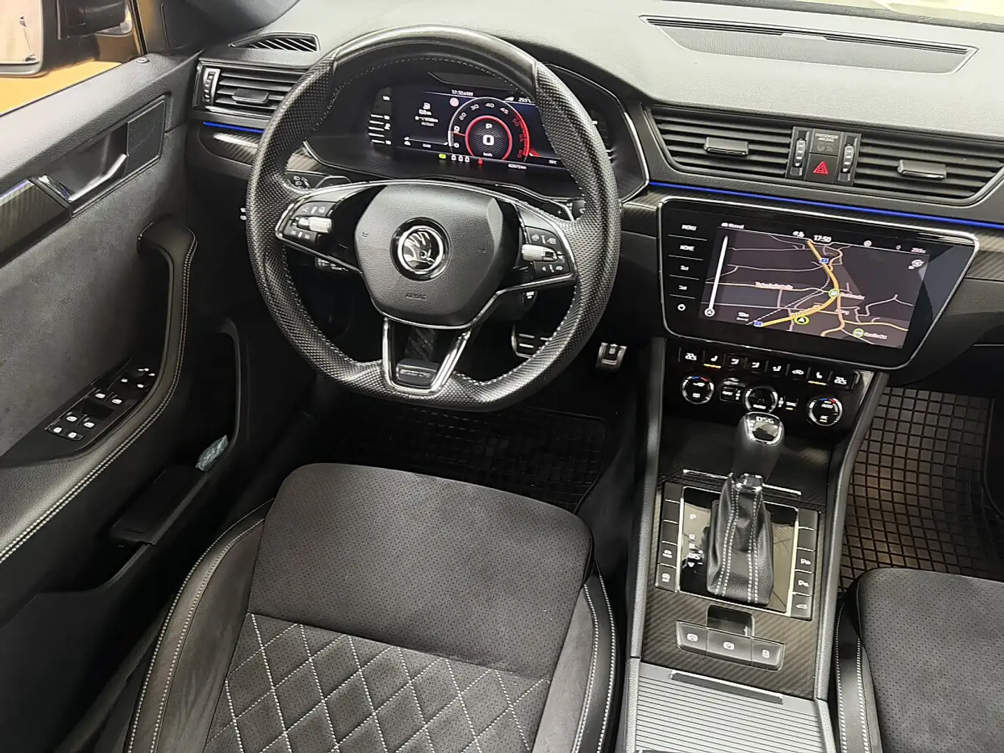 Skoda Superb Kombi 2,0 TDI Sportline DSG Schwarz - 2