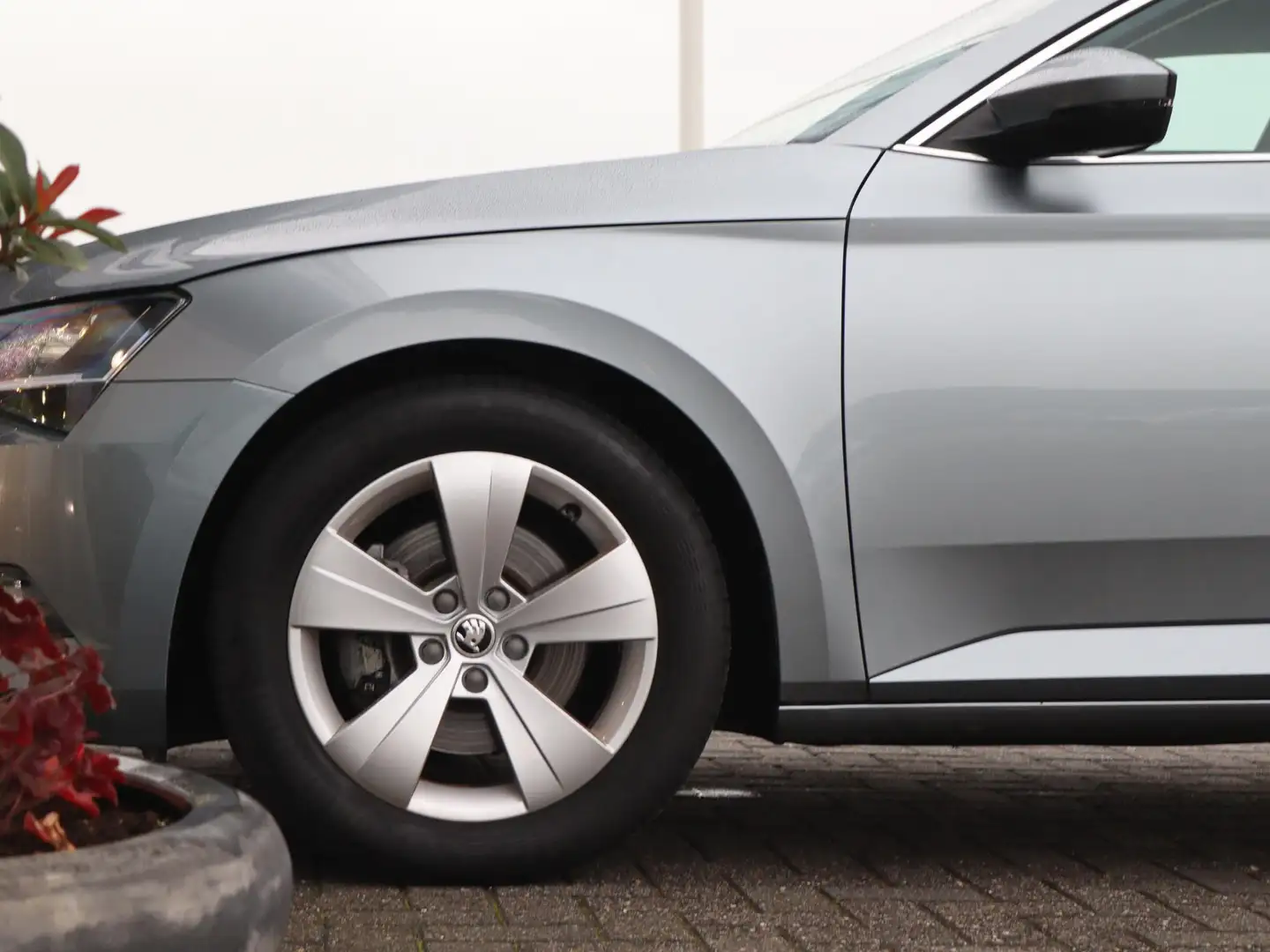 Skoda Superb 1.5 TSI 150 pk ACT Business Edition | Navigatie | Gris - 2
