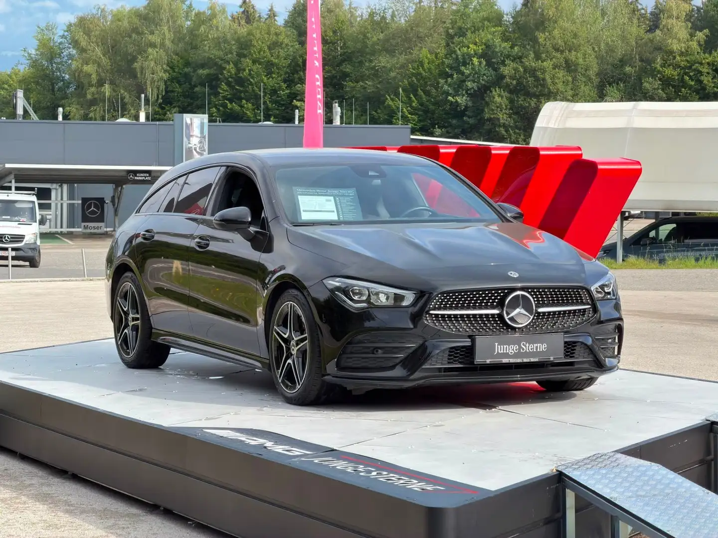 Mercedes-Benz CLA 200 d Shooting Brake Schwarz - 2