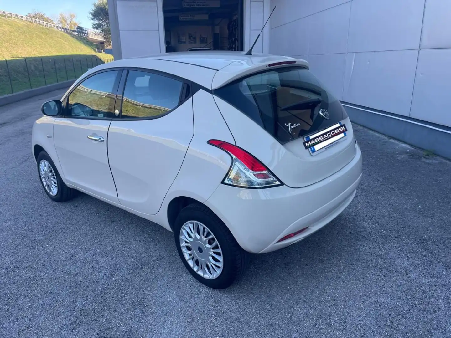Lancia Ypsilon 0.9 TwinAir 5p. Met.Eco. Gold Beige - 2