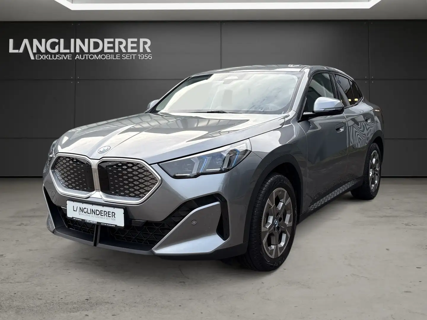 BMW iX2 xDrive30 NP 67.739,- Driving&ParkingAssist Grau - 1