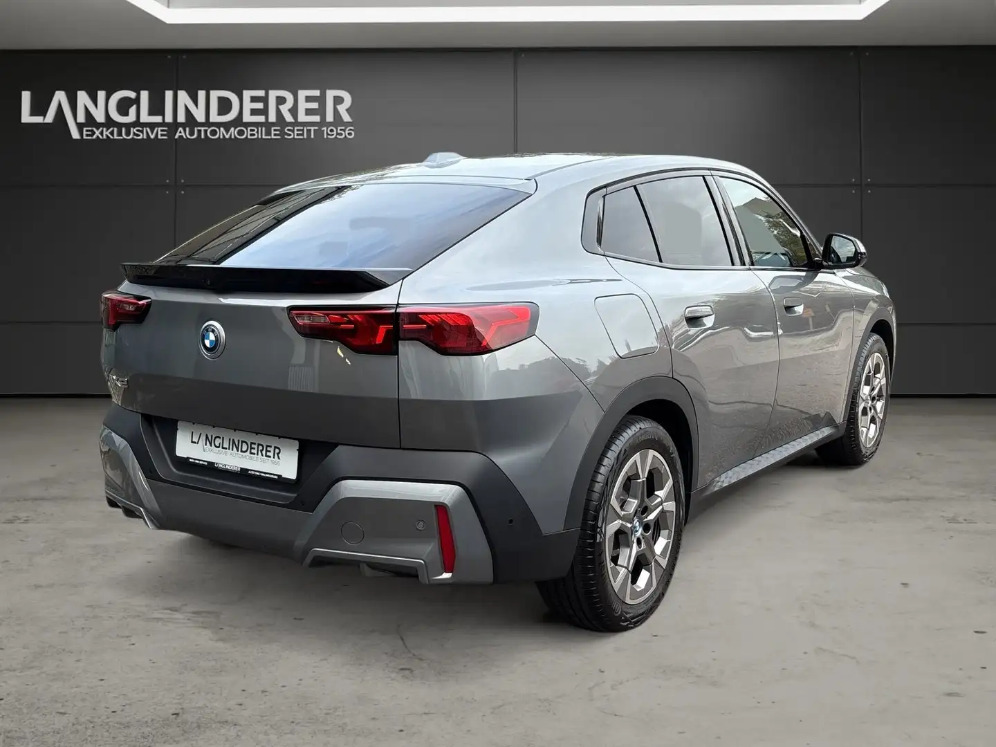 BMW iX2 xDrive30 NP 67.739,- Driving&ParkingAssist Grau - 2