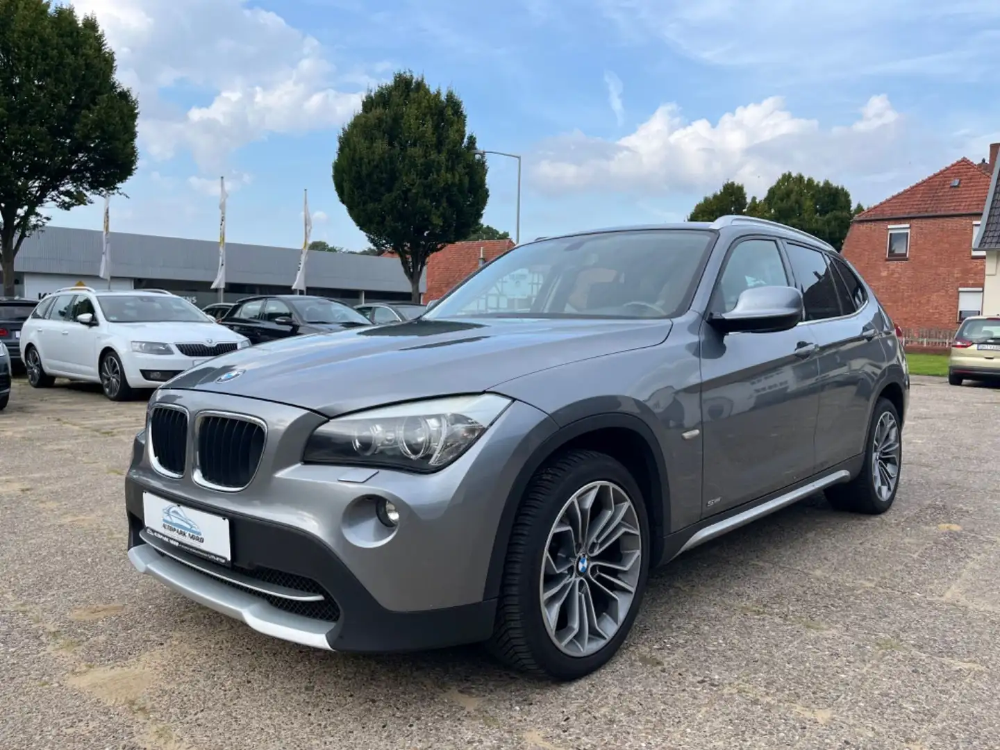 BMW X1 18 d sDriv Scheckheft,Xenon,Alufelgen,TÜV NEU Grau - 1