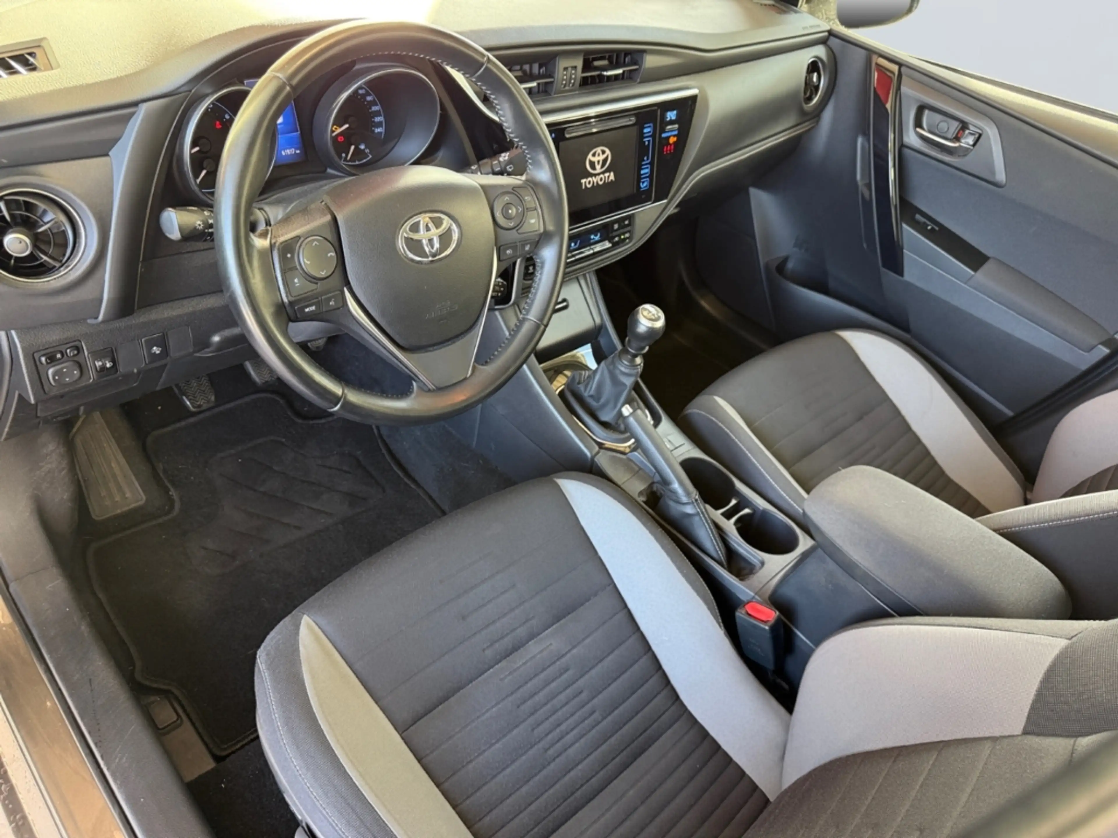 Toyota Auris 1.33 Comfort *SHZ*Kamera*Spurhalte*BT*Tempo* — photo 9