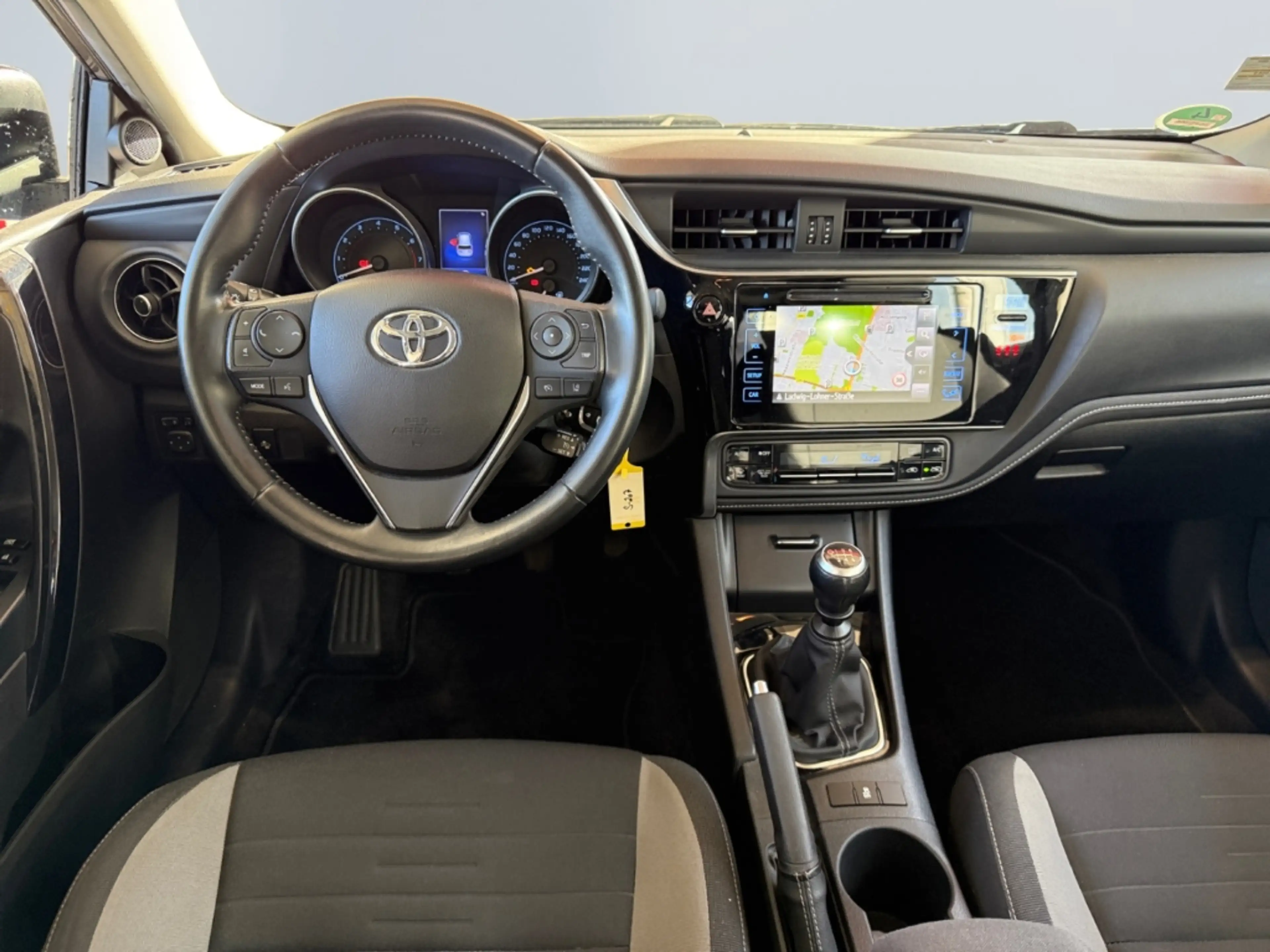 Toyota Auris 1.33 Comfort *SHZ*Kamera*Spurhalte*BT*Tempo* — photo 11