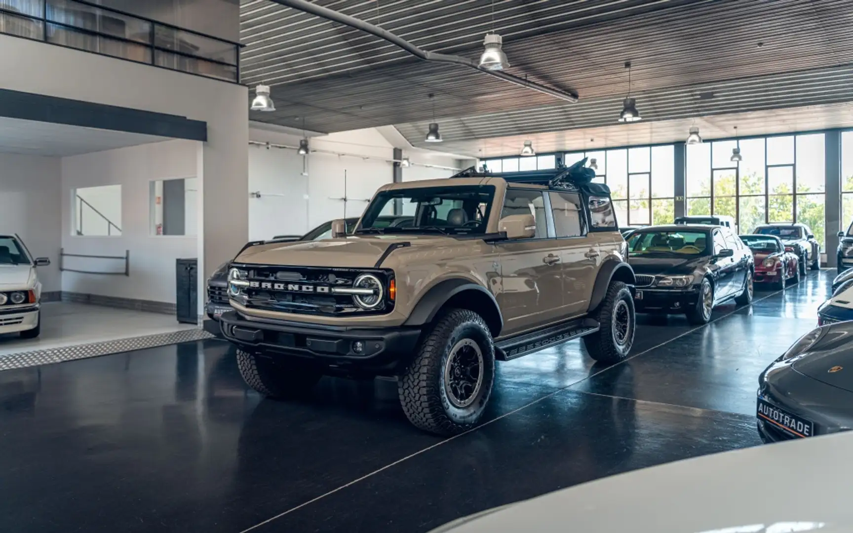 Ford Bronco 2.7 EcoBoost V6 Badlands 335 Auto. Beige - 1