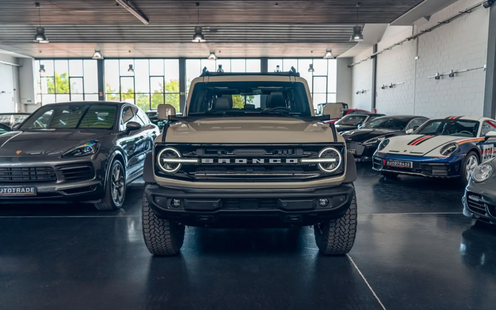Ford Bronco 2.7 EcoBoost V6 Badlands 335 Auto. Beige - 2