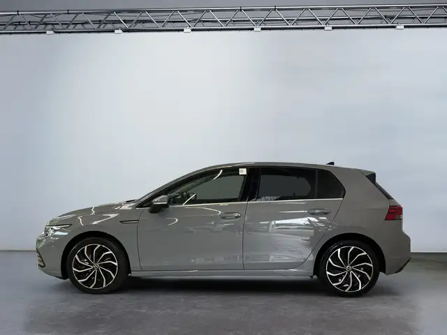 Volkswagen Golf view 3