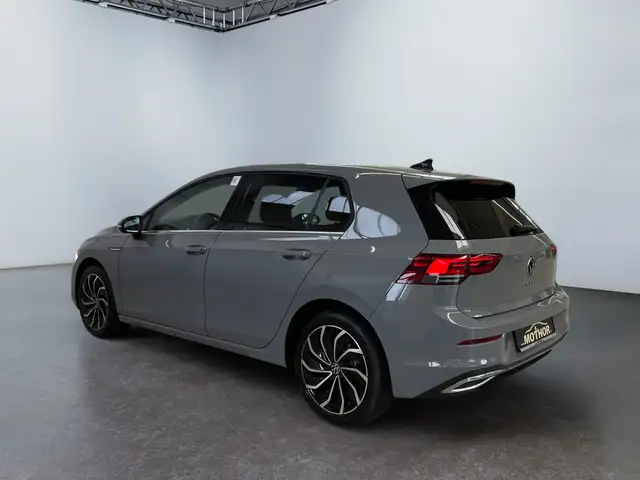 Volkswagen Golf view 4