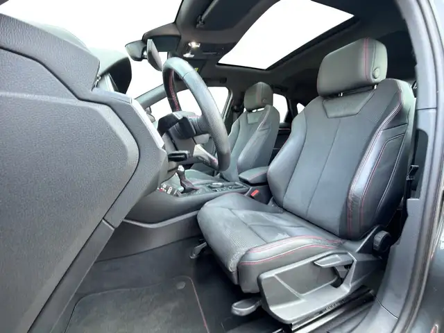 Audi Q3 view 15