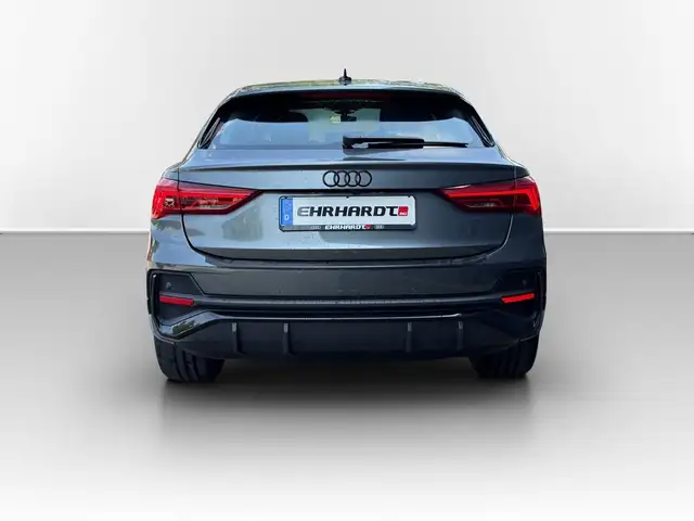 Audi Q3 view 9
