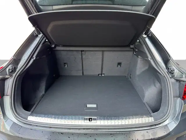 Audi Q3 view 12