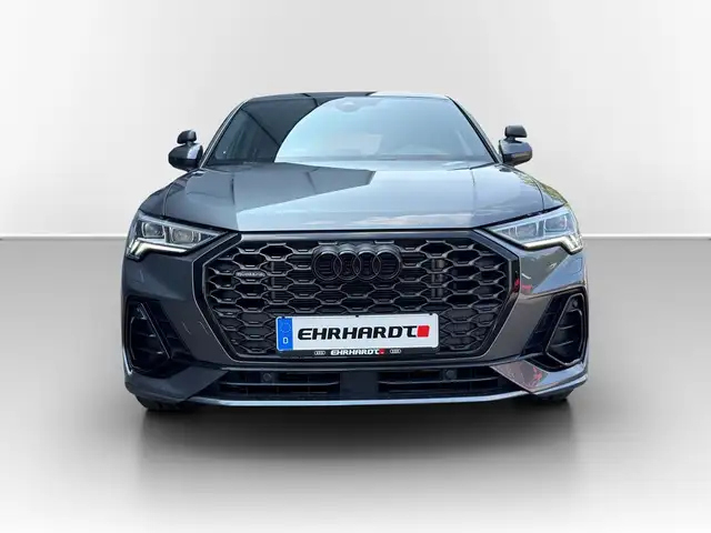 Audi Q3 view 3
