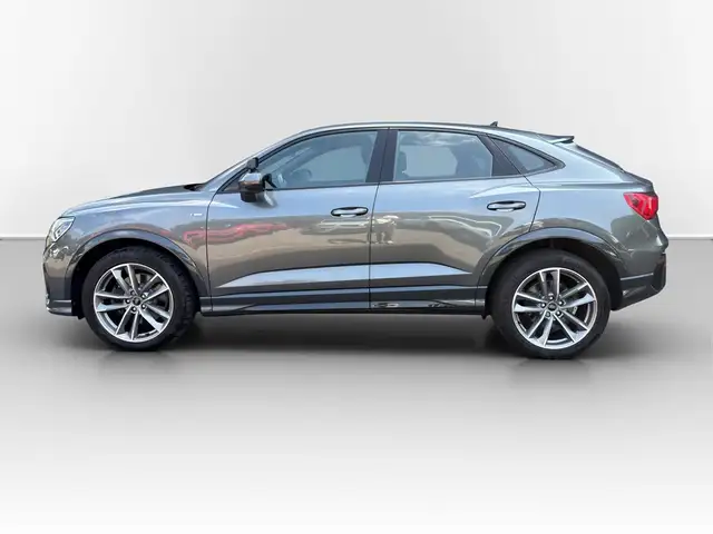 Audi Q3 view 11