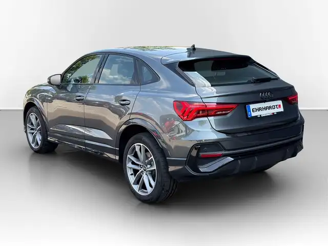 Audi Q3 view 10