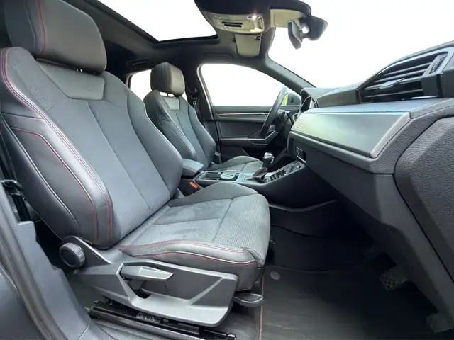 Audi Q3 view 13