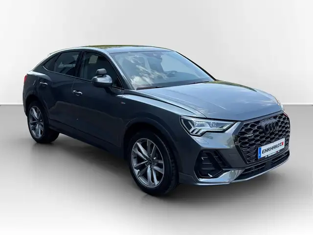 Audi Q3 view 5