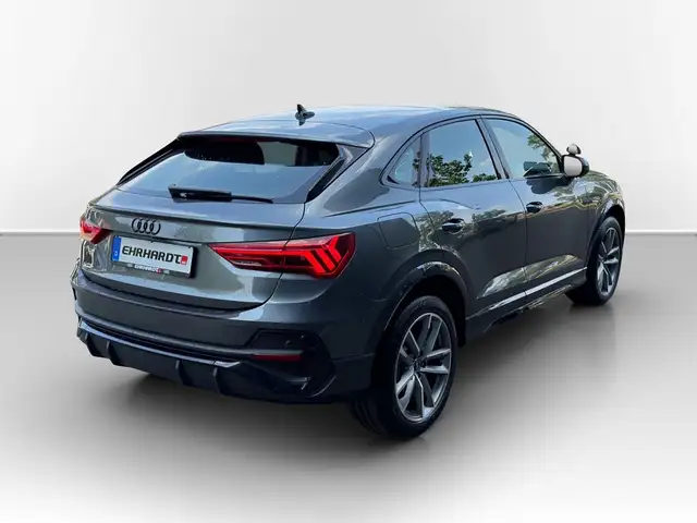 Audi Q3 view 7