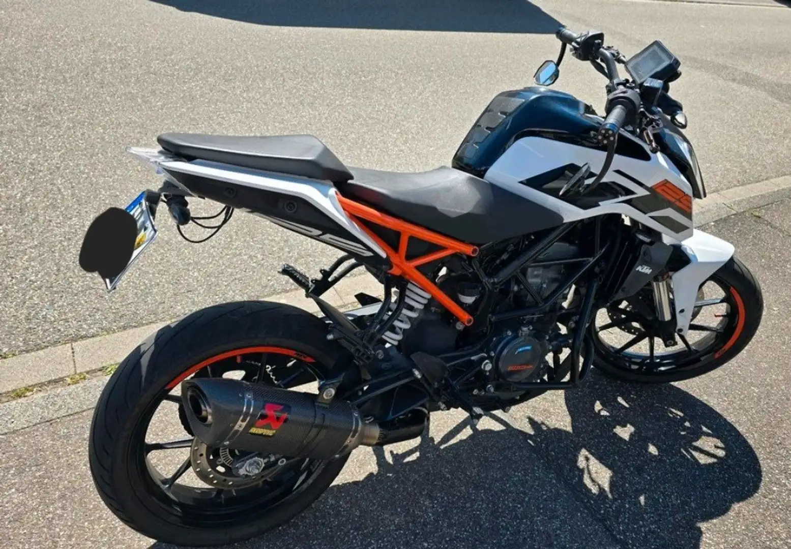 KTM 125 Duke Akrapovic Auspuff Schwarz - 1