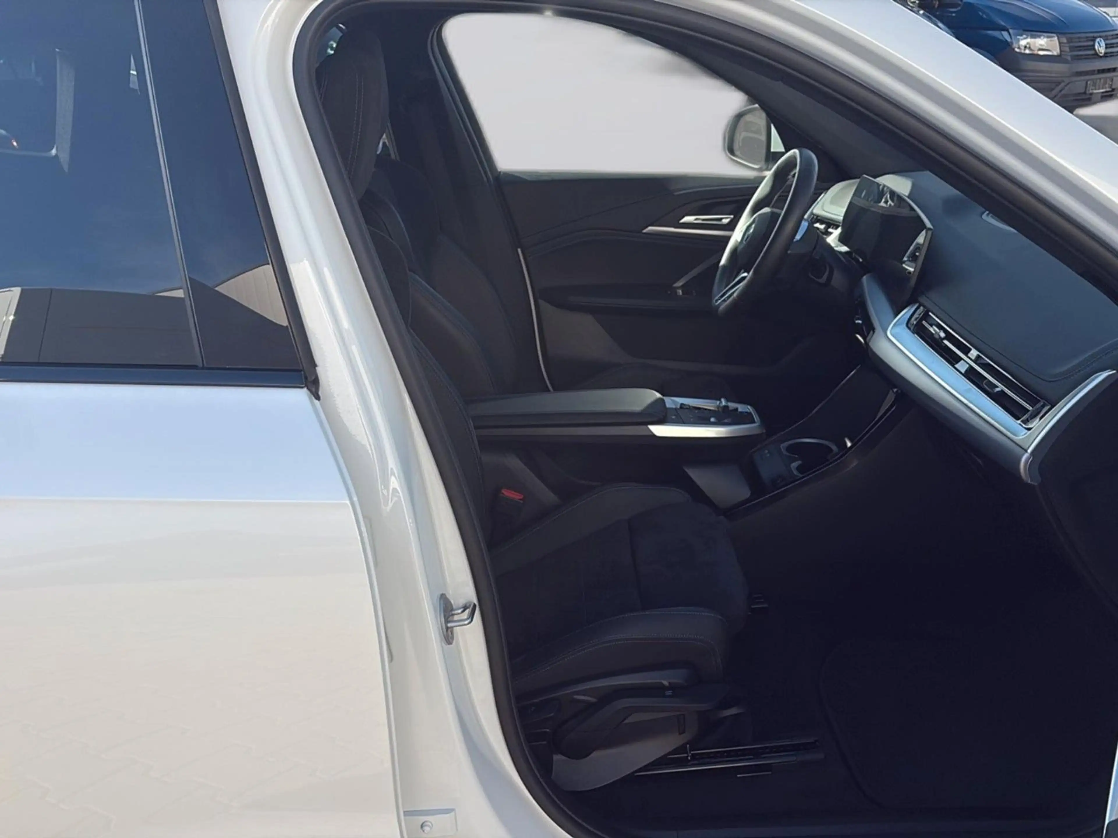 BMW iX1 30 xDrive M Sport AHK 2ZK SzH RFK — photo 10