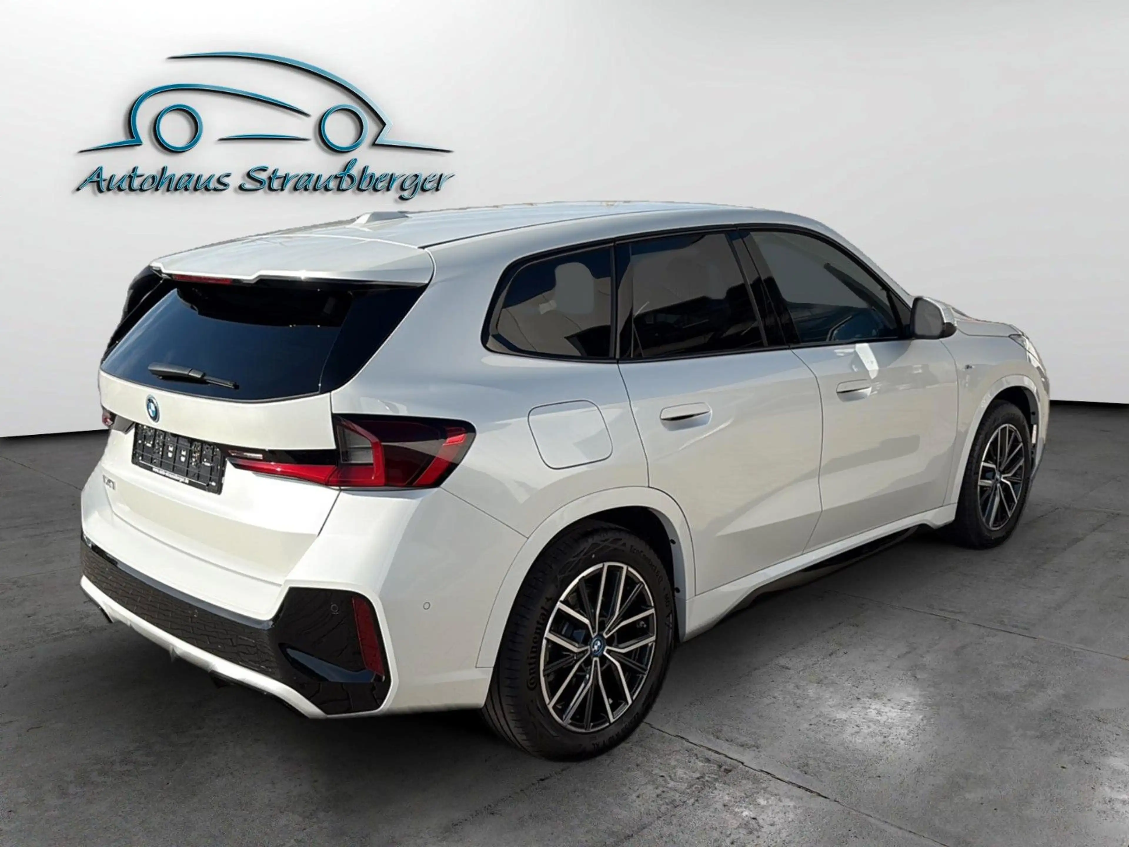 BMW iX1 30 xDrive M Sport AHK 2ZK SzH RFK — photo 5