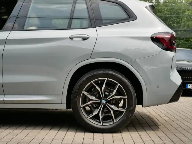 BMW X3 view 12