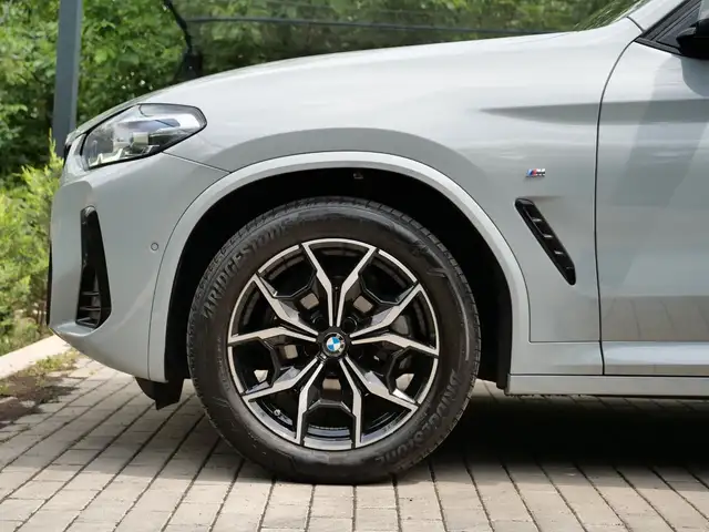 BMW X3 view 11
