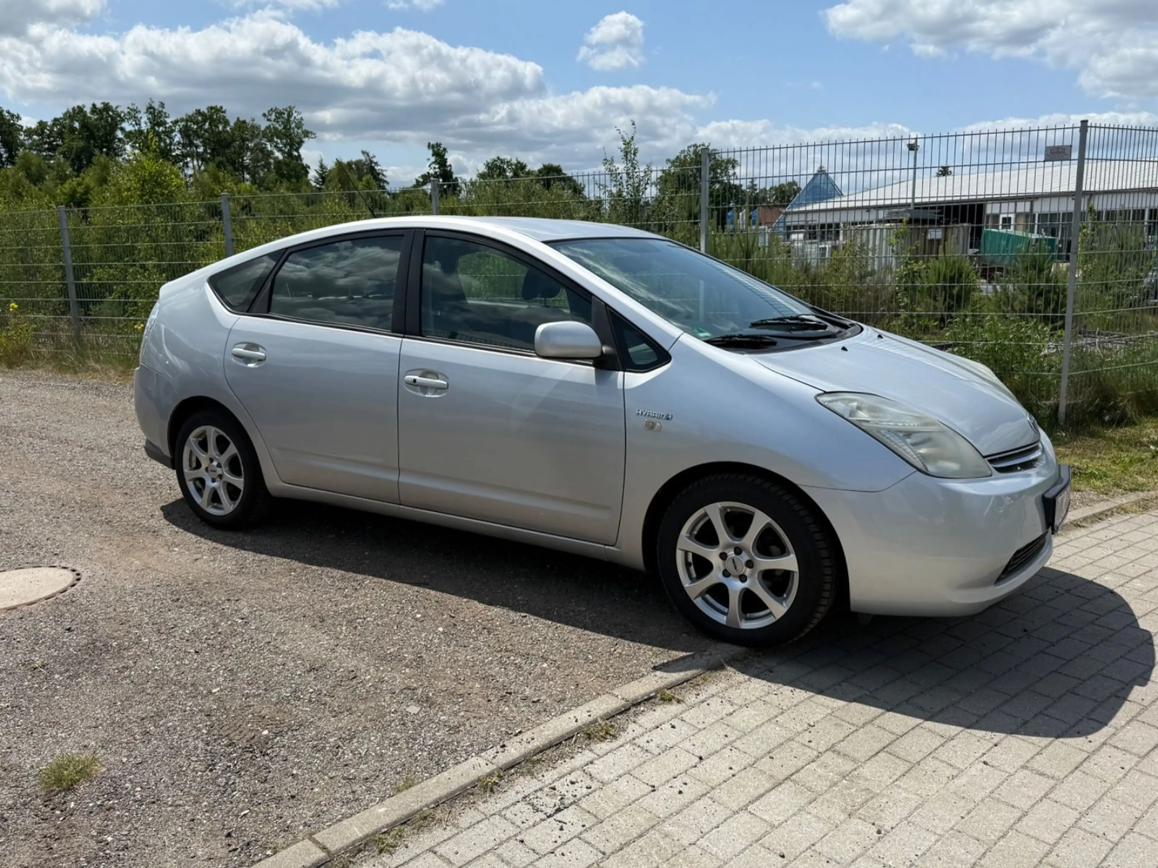 Toyota Prius Sol — photo 6