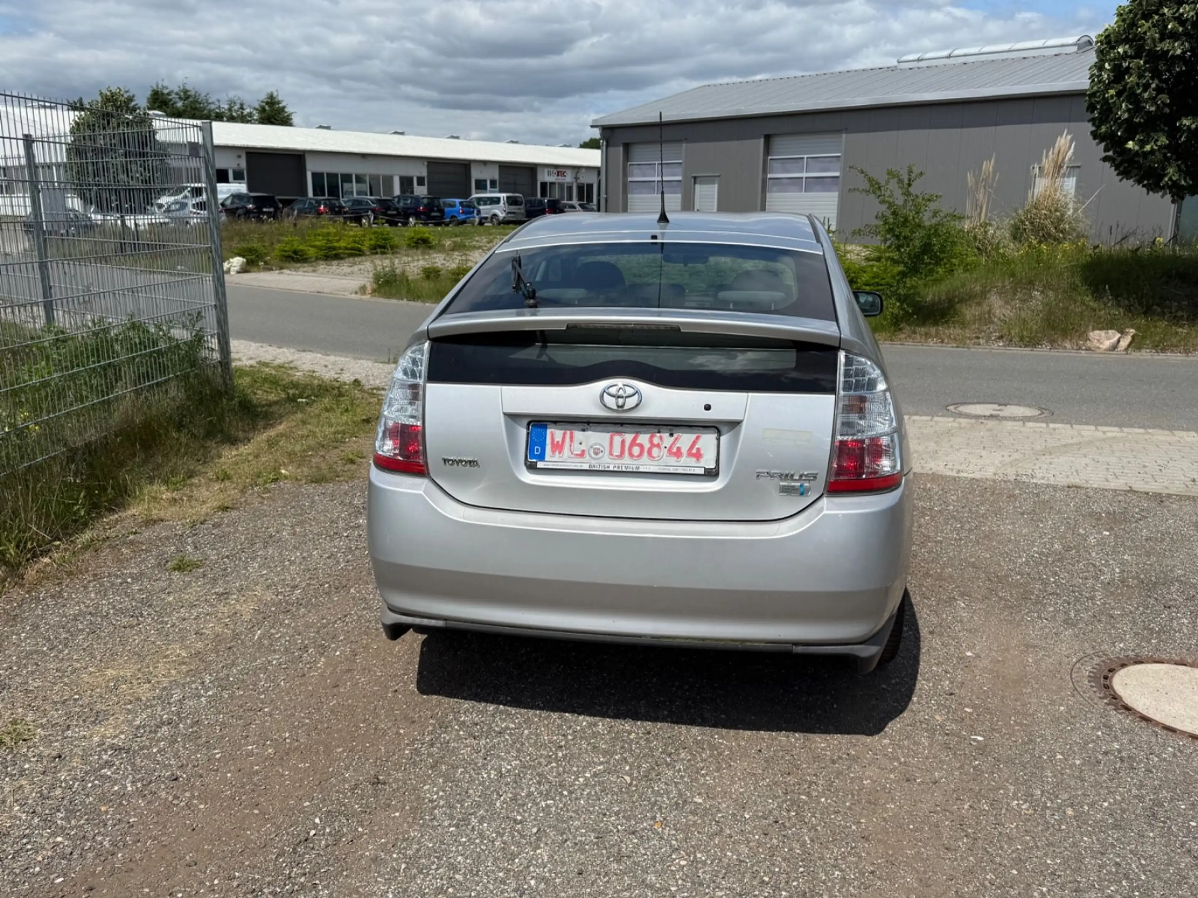 Toyota Prius Sol — photo 9