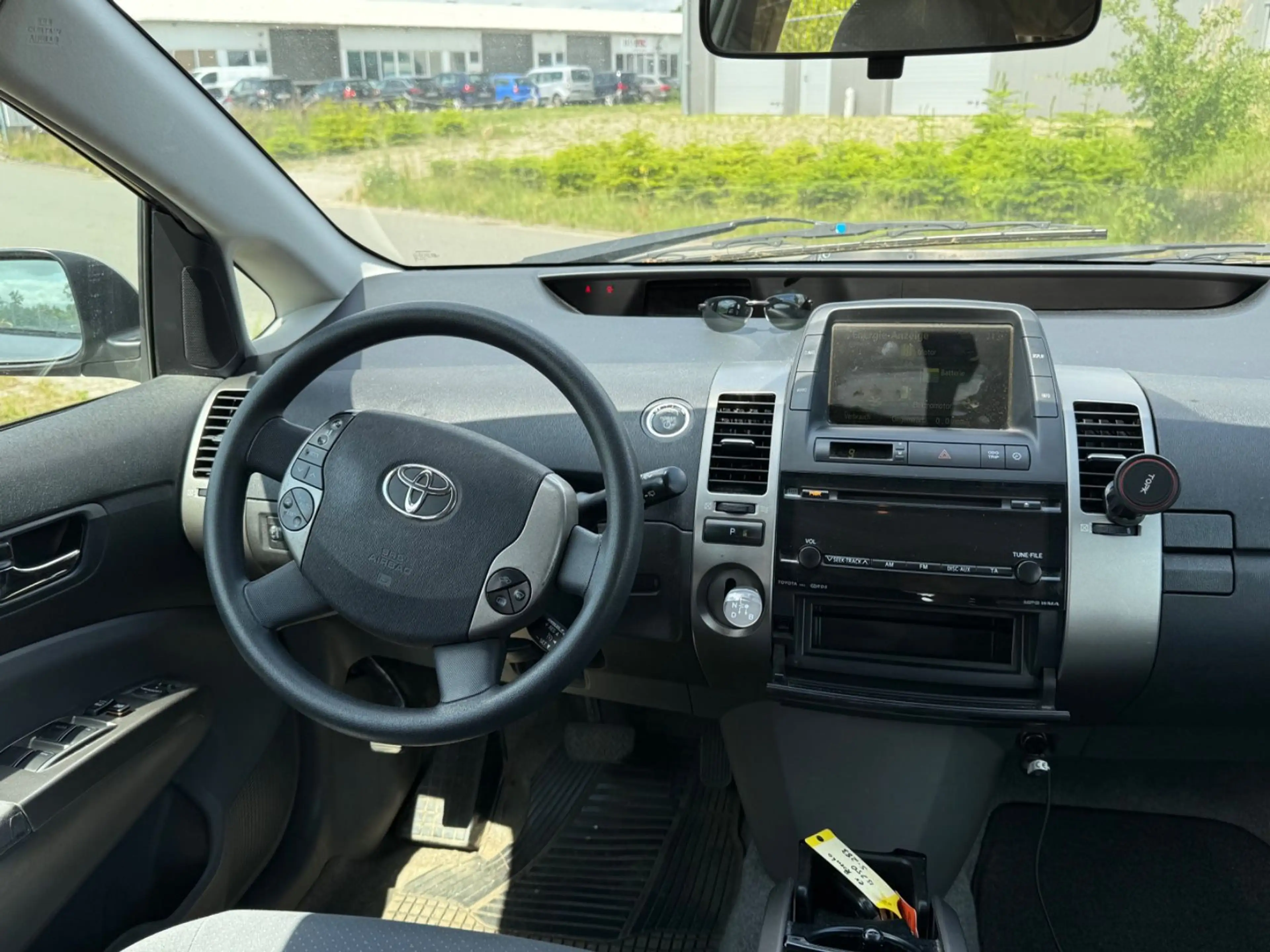 Toyota Prius Sol — photo 11