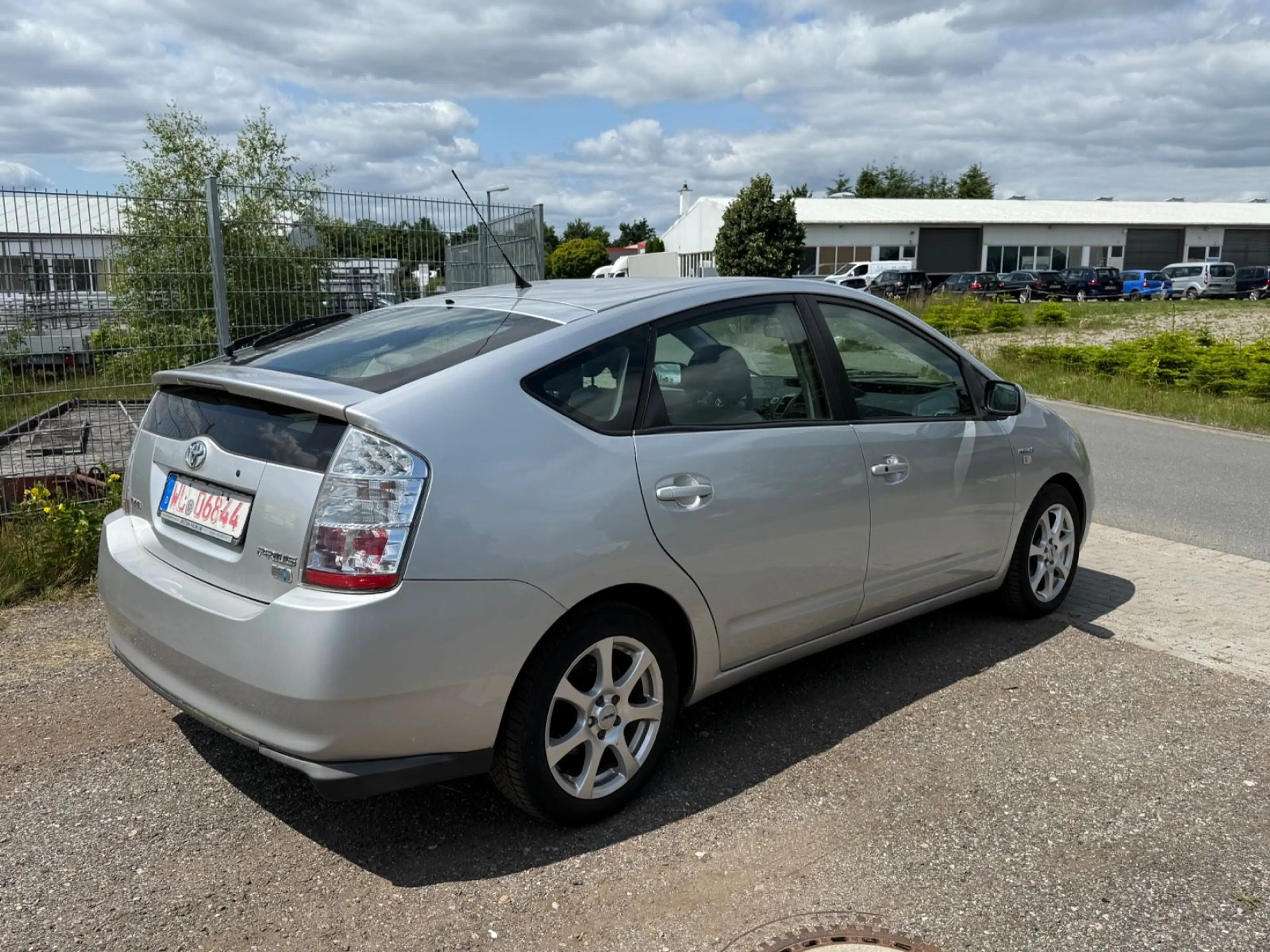 Toyota Prius Sol — photo 10