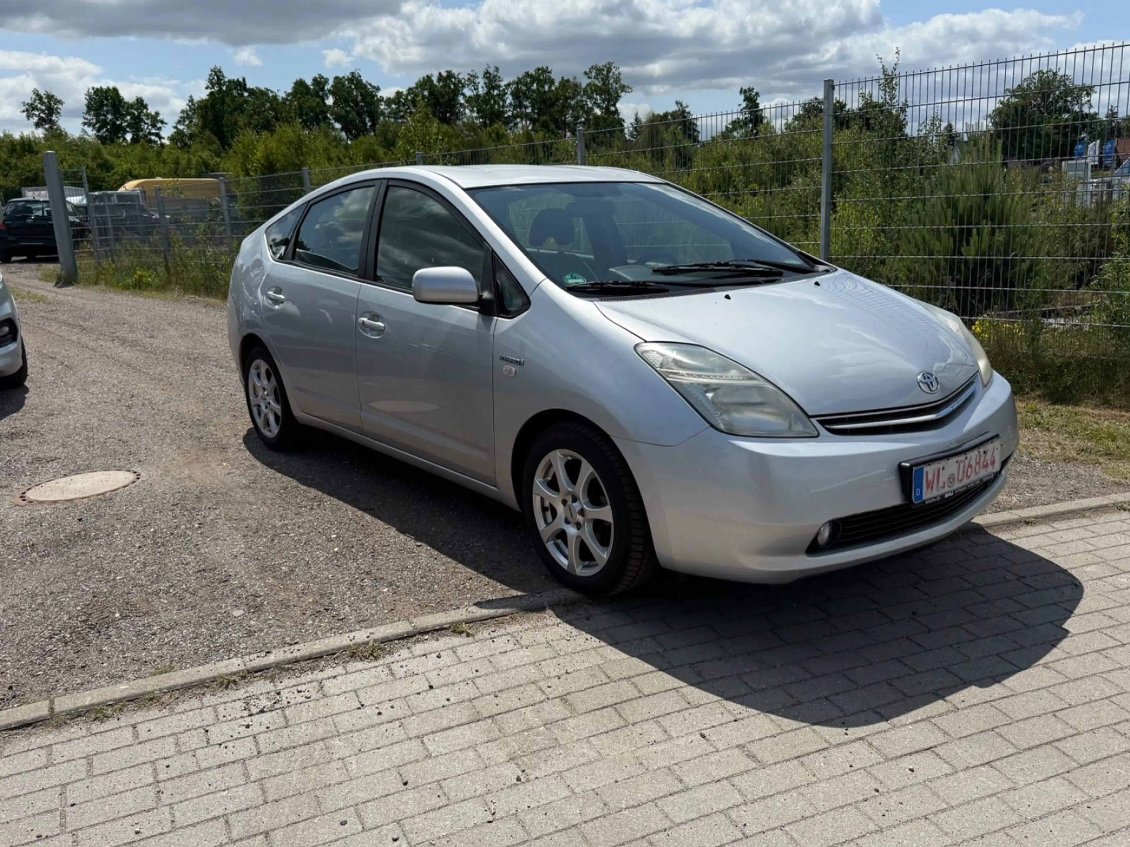 Toyota Prius Sol — photo 5