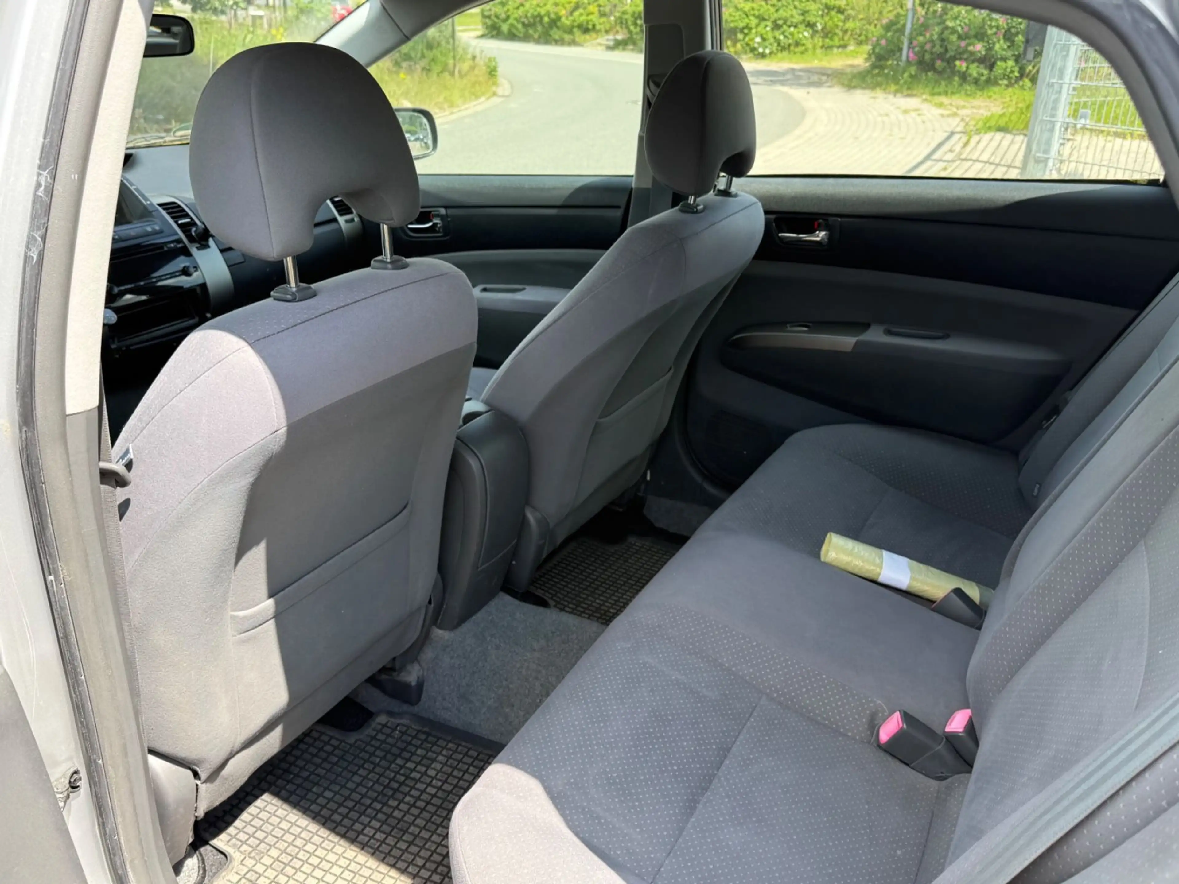 Toyota Prius Sol — photo 12