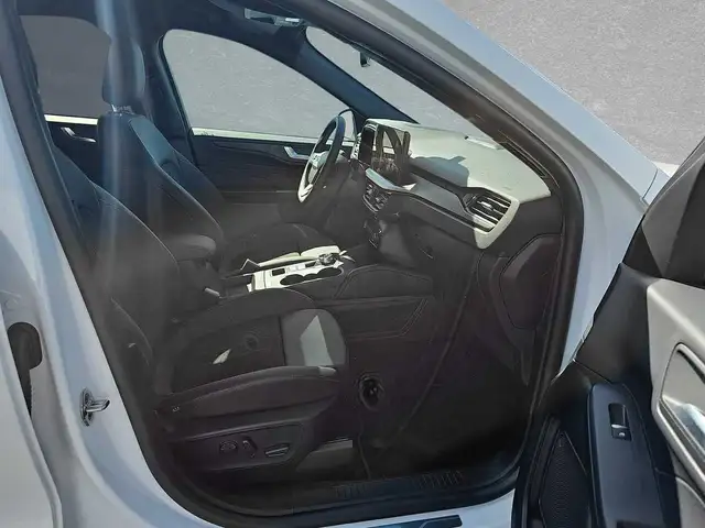 Ford Kuga view 3
