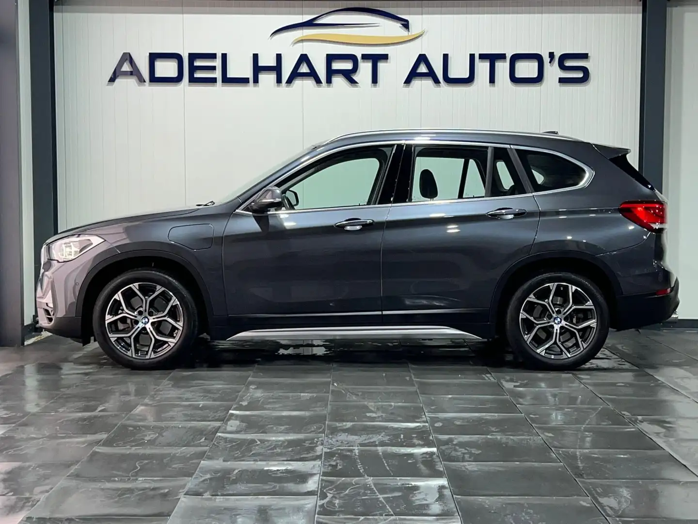 BMW X1 XDrive25e Executive M sport Sport line Automaat / Grijs - 2
