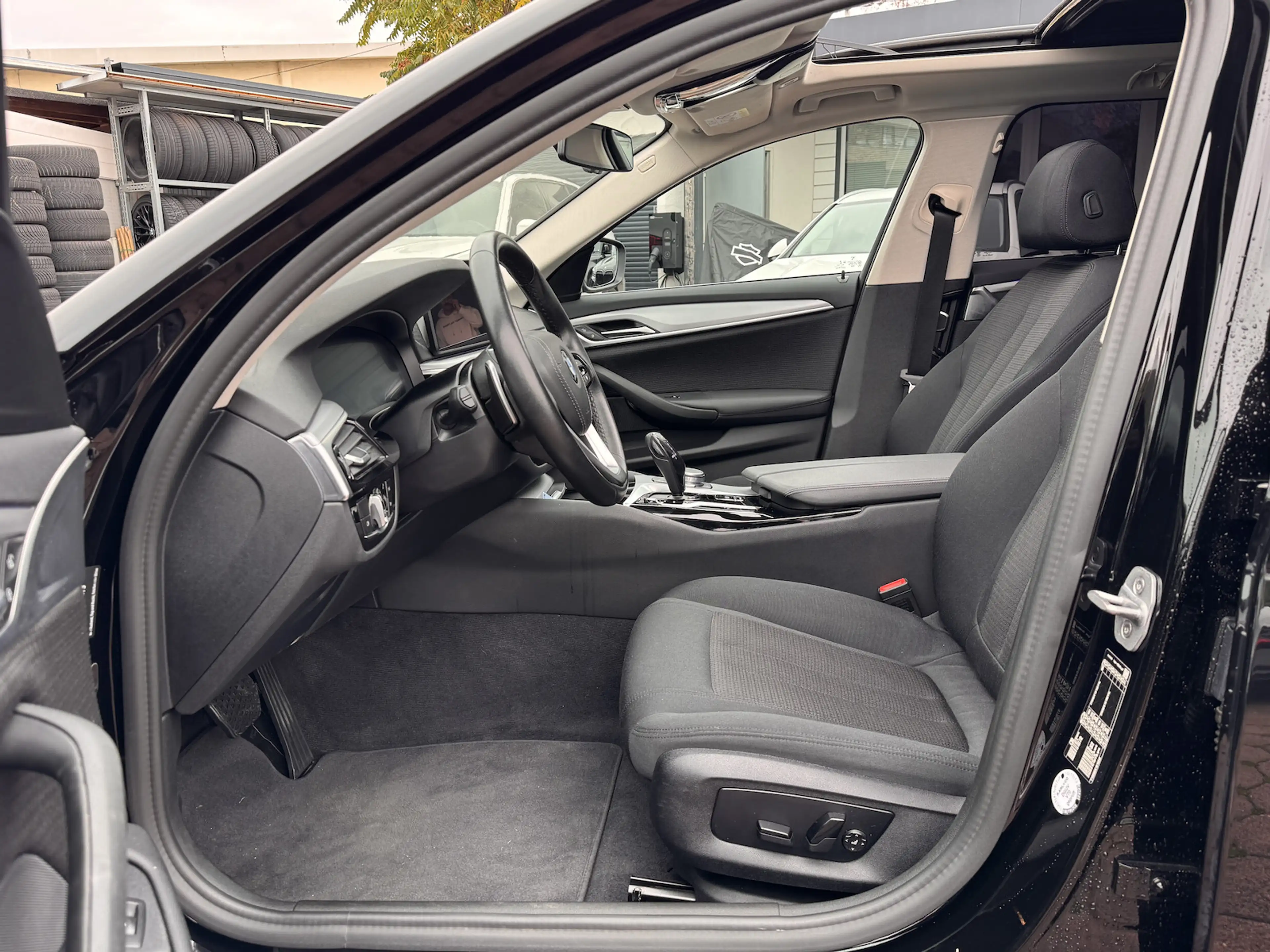 BMW 520 520d AMBIENTE PANORAMA RFKA DAB LED — photo 11