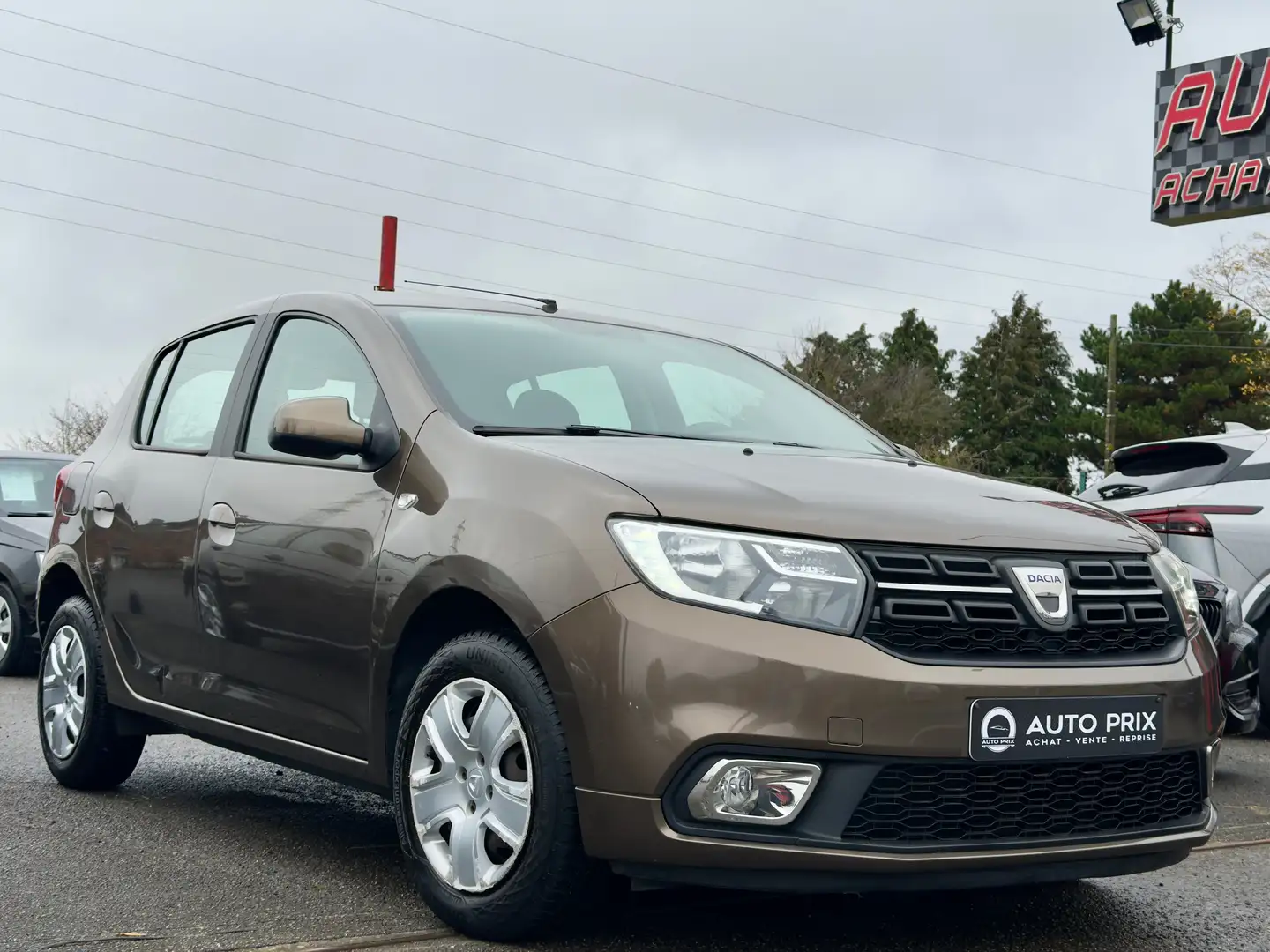 Dacia Sandero 1.0i SCe Ambiance Clim 1Er Main Euro 6b Braun - 2