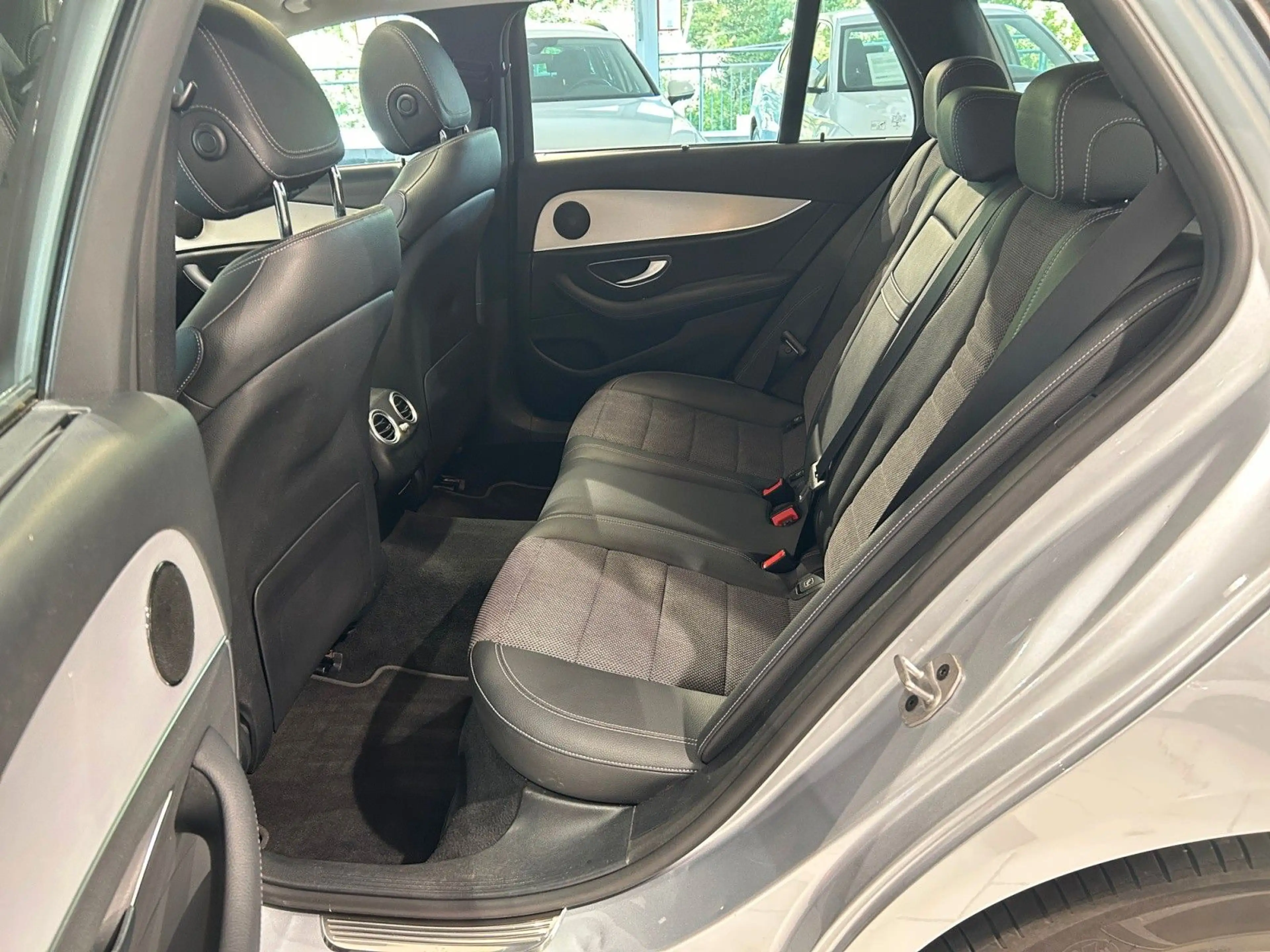 Mercedes-Benz E 200 T-Modell NAV/LED/E-SITZ/KAM/SZH/SCHIEBE — photo 9