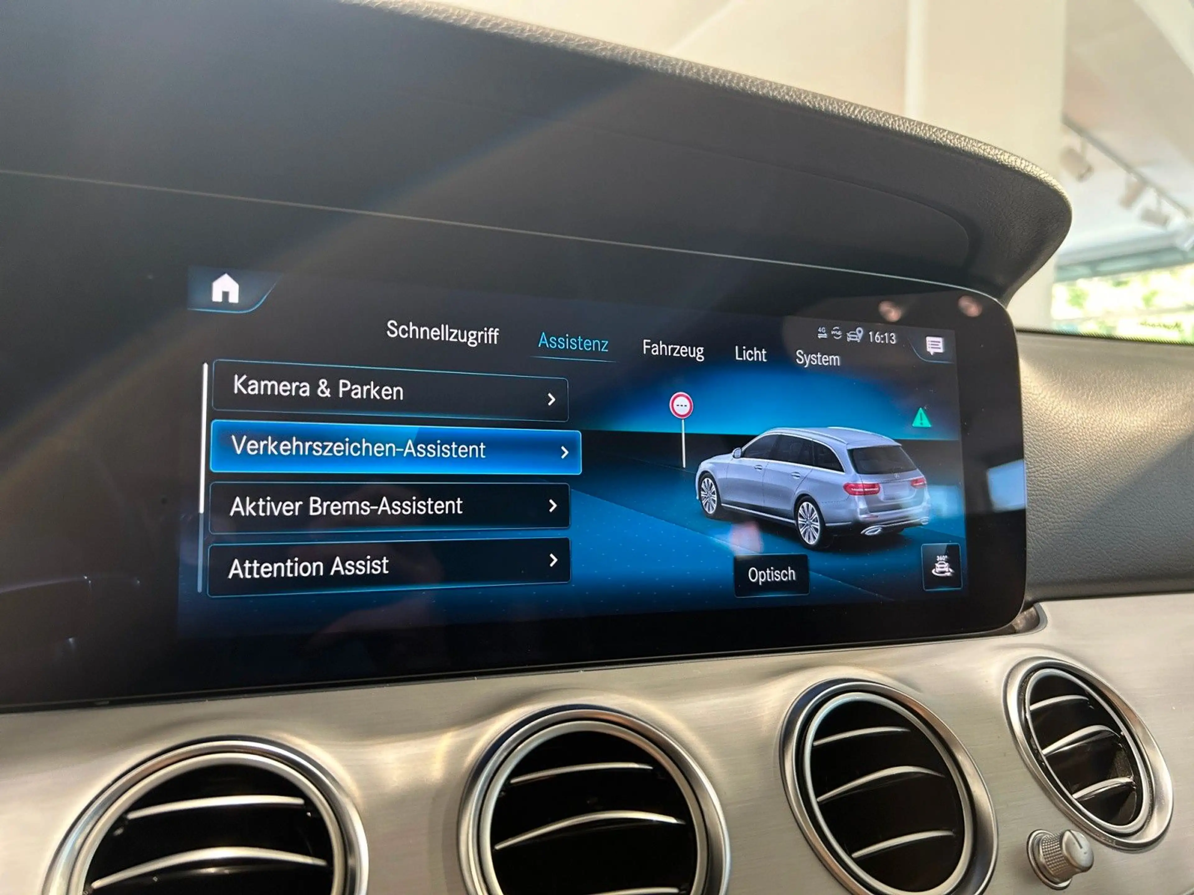 Mercedes-Benz E 200 T-Modell NAV/LED/E-SITZ/KAM/SZH/SCHIEBE — photo 27