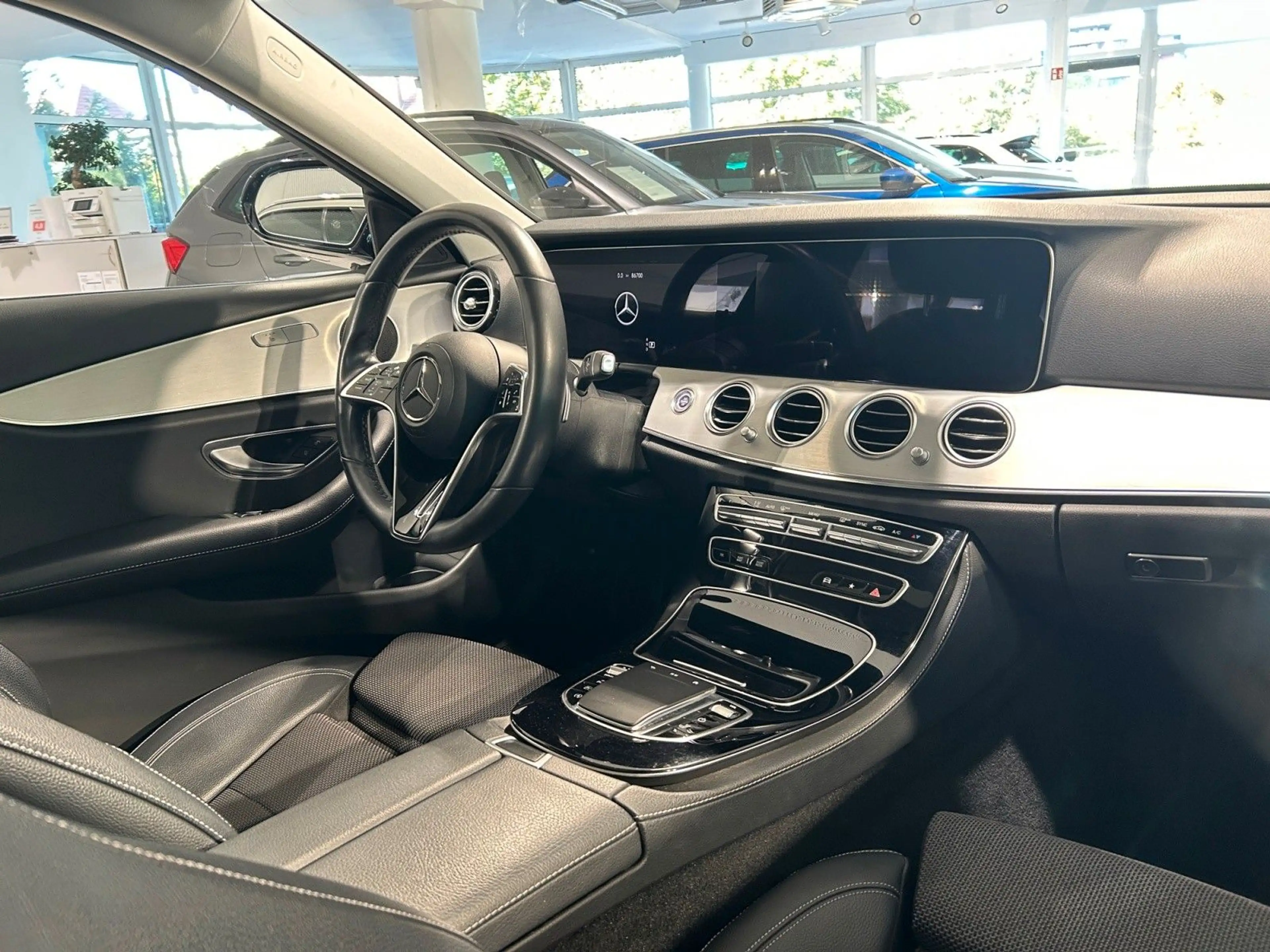 Mercedes-Benz E 200 T-Modell NAV/LED/E-SITZ/KAM/SZH/SCHIEBE — photo 12
