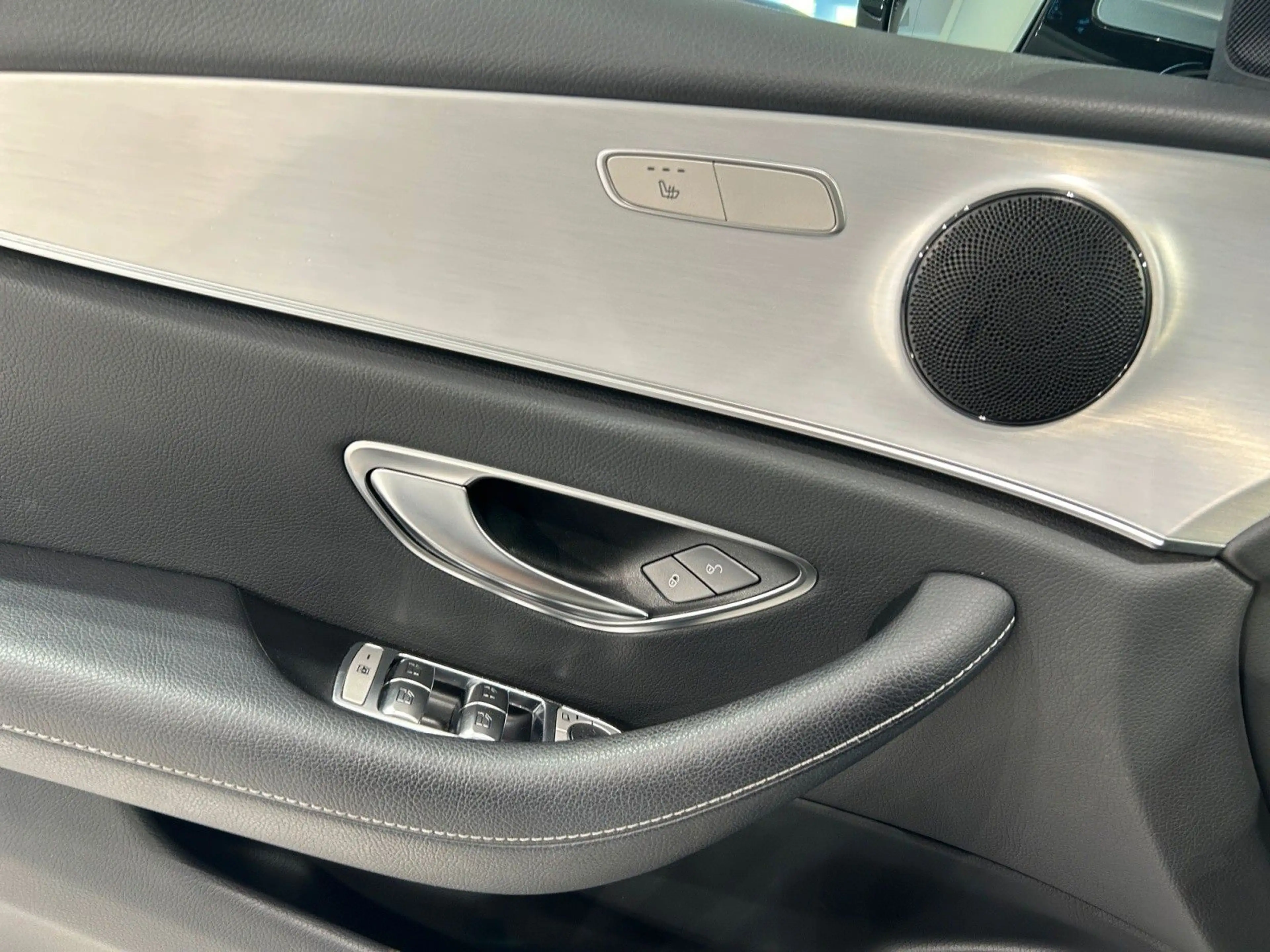 Mercedes-Benz E 200 T-Modell NAV/LED/E-SITZ/KAM/SZH/SCHIEBE — photo 13