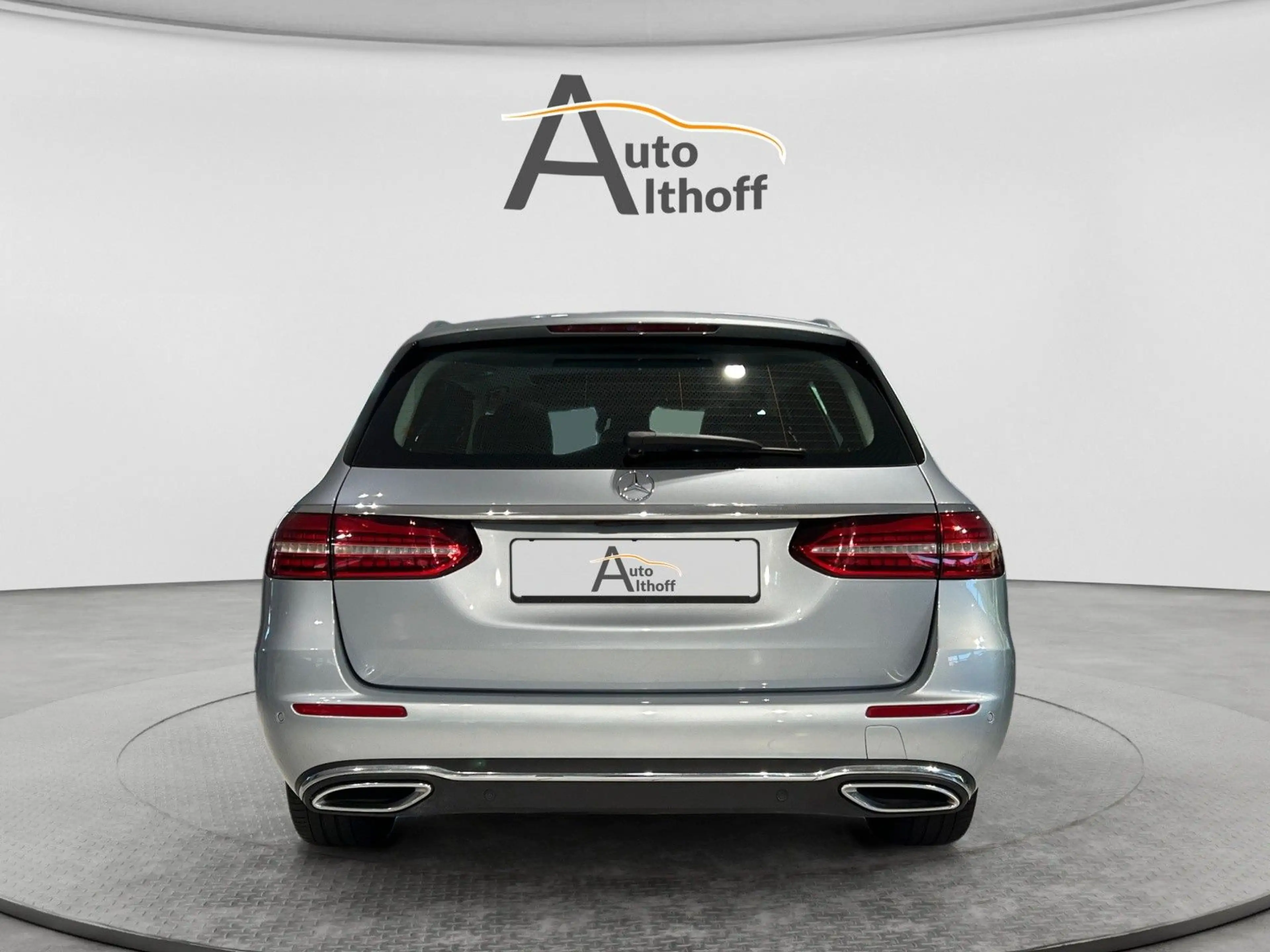 Mercedes-Benz E 200 T-Modell NAV/LED/E-SITZ/KAM/SZH/SCHIEBE — photo 5