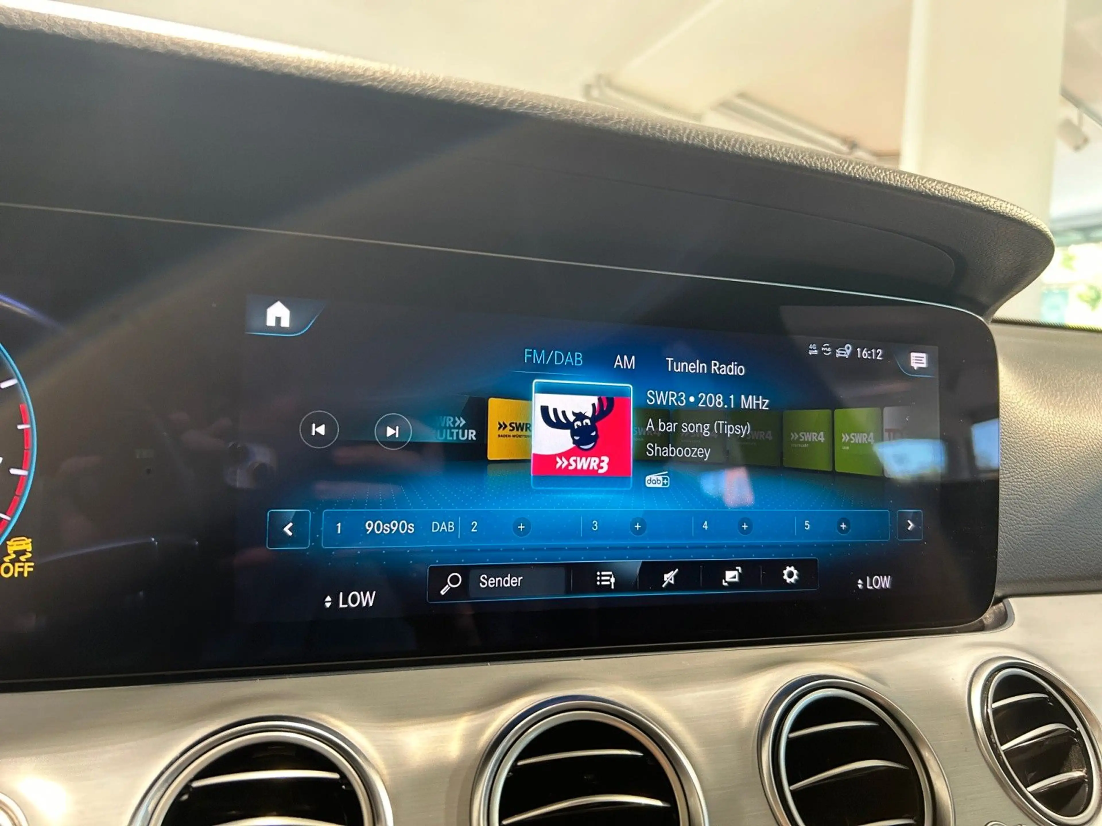 Mercedes-Benz E 200 T-Modell NAV/LED/E-SITZ/KAM/SZH/SCHIEBE — photo 22