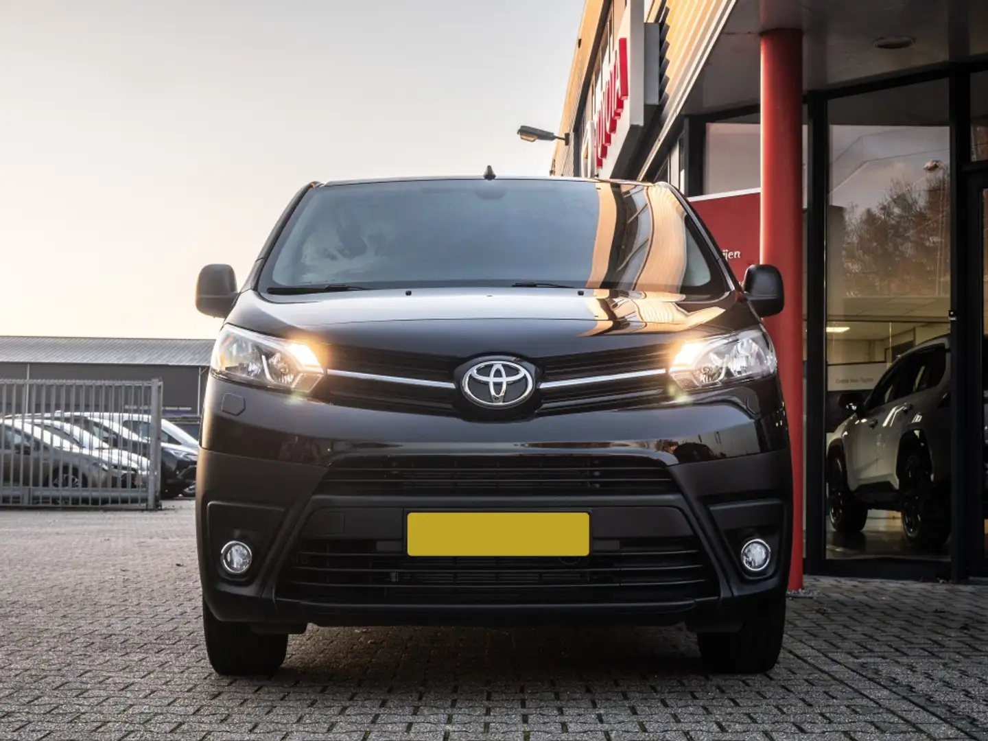 Toyota Proace Worker 2.0 D-4D Live | Automaat | Dubbele Schuifde Zwart - 2