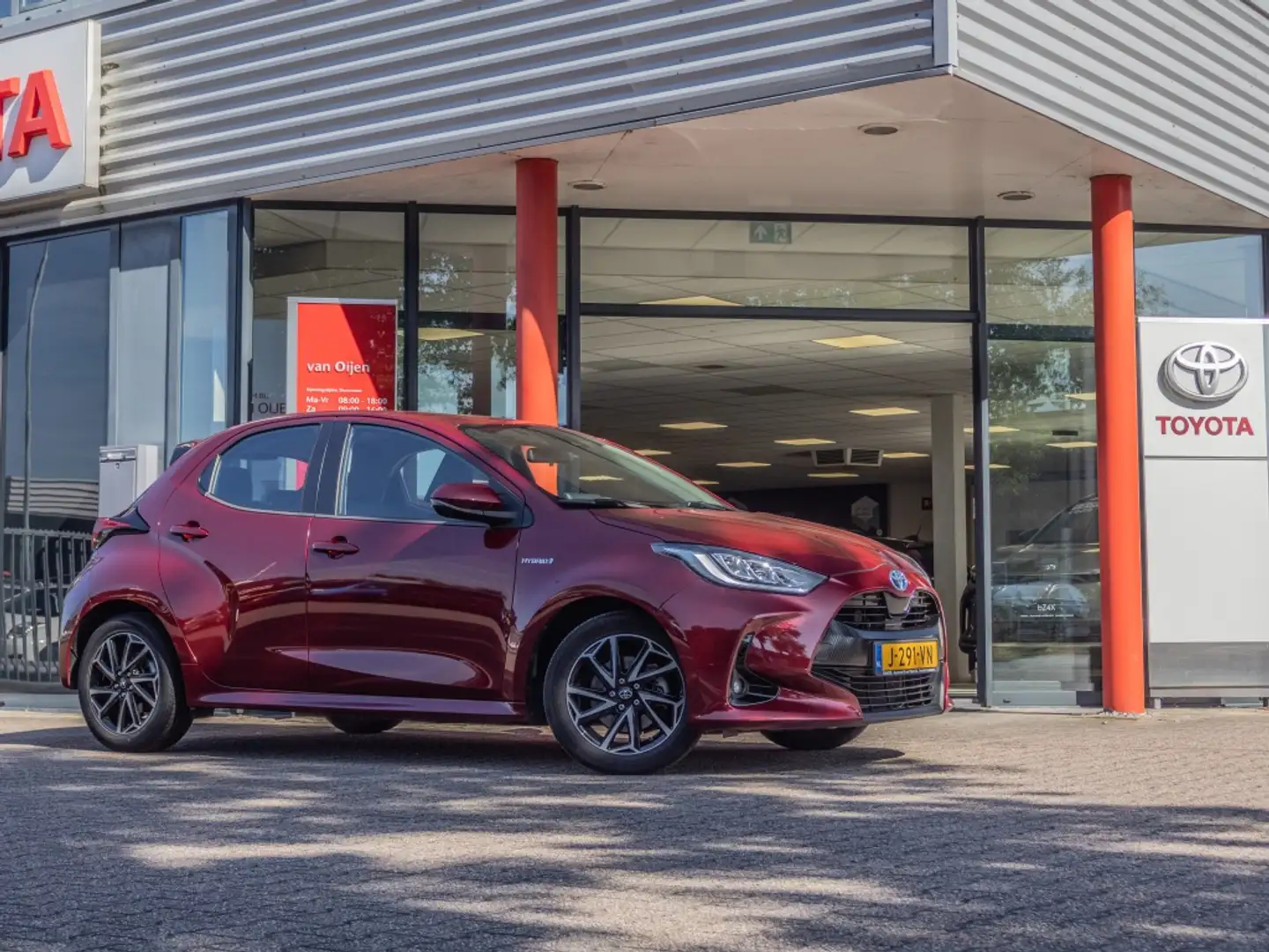 Toyota Yaris 1.5 Hyb. First Ed. Rood - 1